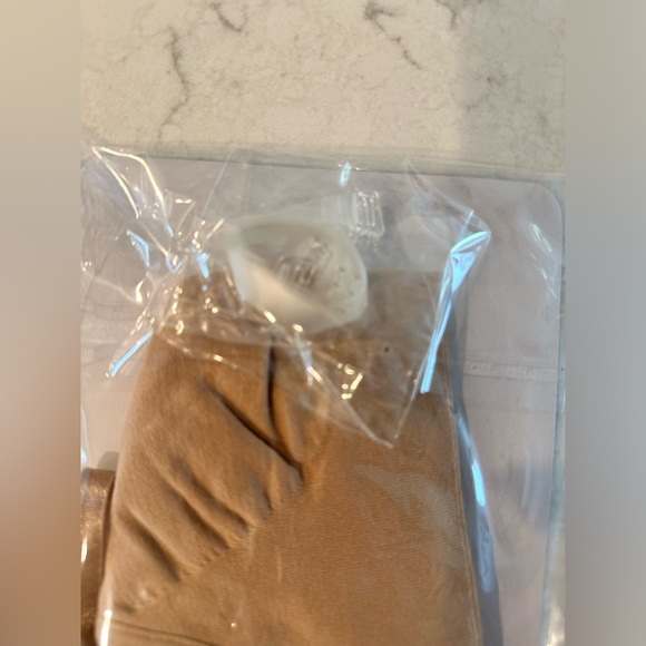 Capezio Women’s Seamless Clear Back Bra, Adjustable Straps, Overs & Unders, NWT - Picture 6 of 11